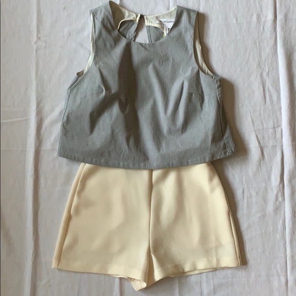 NWT BCBG Blue Pinstripe White Romper - Picture 2 of 4